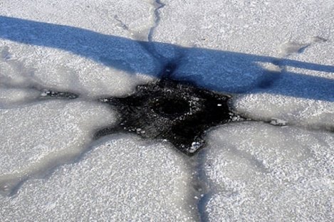Мужчина провалился под лед и утонул в Новосибирске